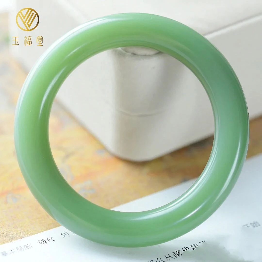 格美珠宝天然和田玉俄料粉青碧玉手镯女款绿色镯子气质碧玉手镯