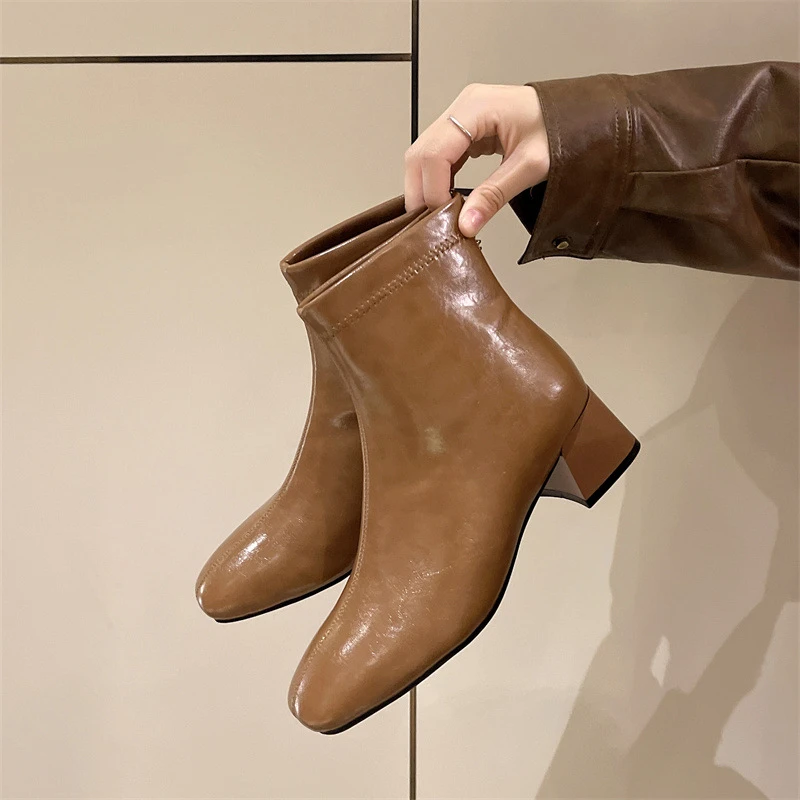 2024秋冬季新款瘦瘦靴女粗跟后拉链时装皮靴时尚百搭真皮复古高跟