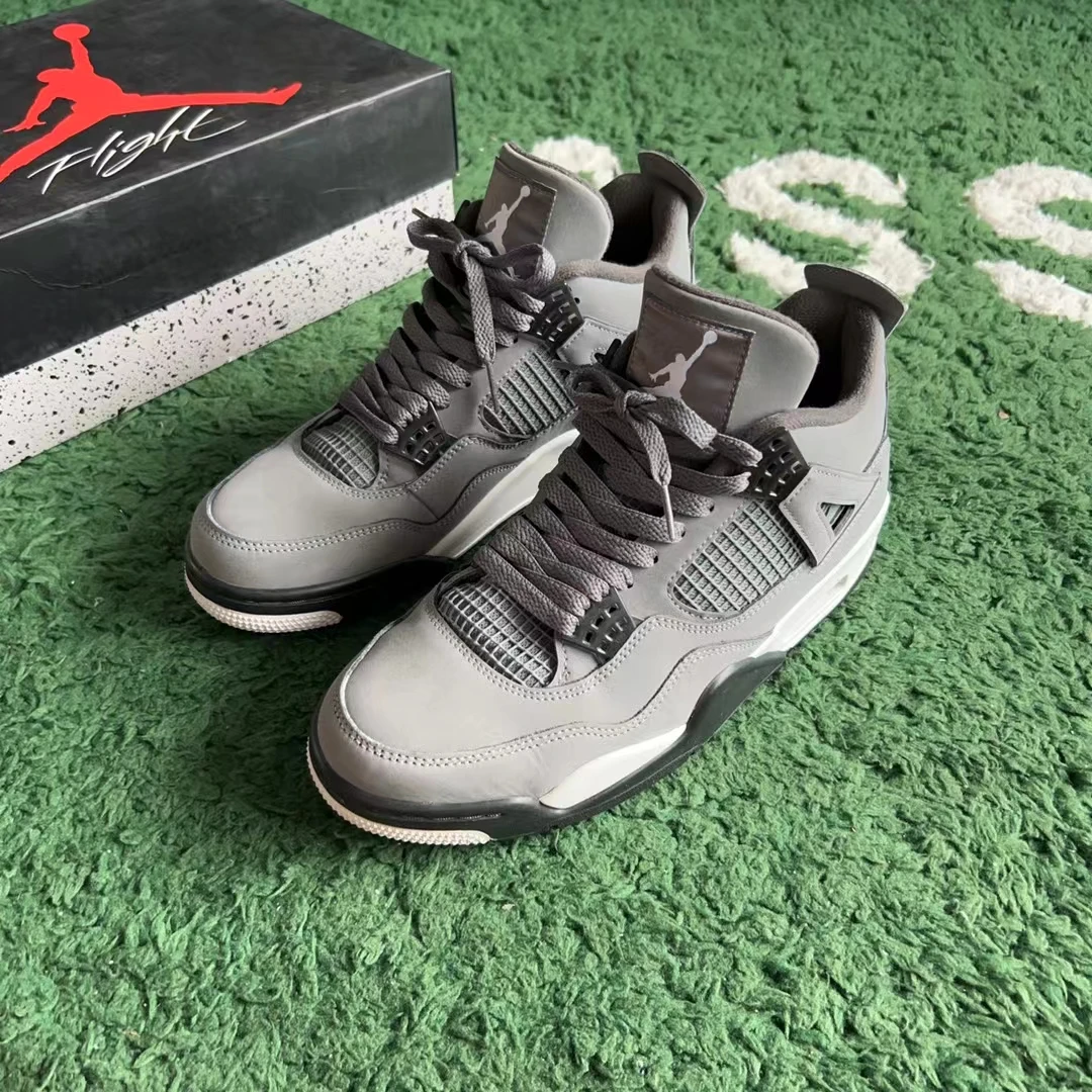42.5码/Aj4酷灰球鞋/98新原盒穿三次/公价2649