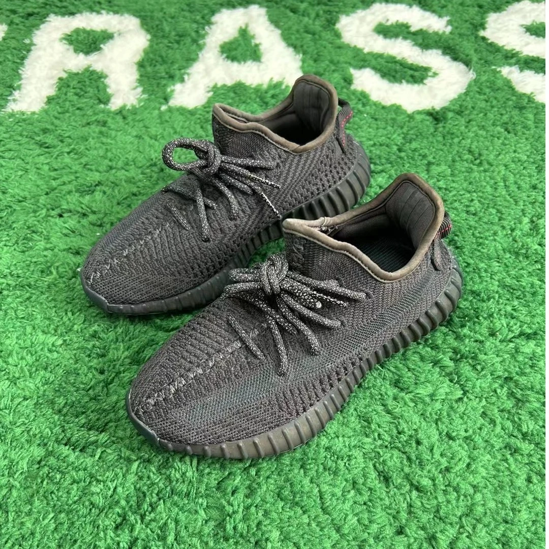 37码Yeezy350黑天使球鞋95新个位数穿着无原盒公价3389
