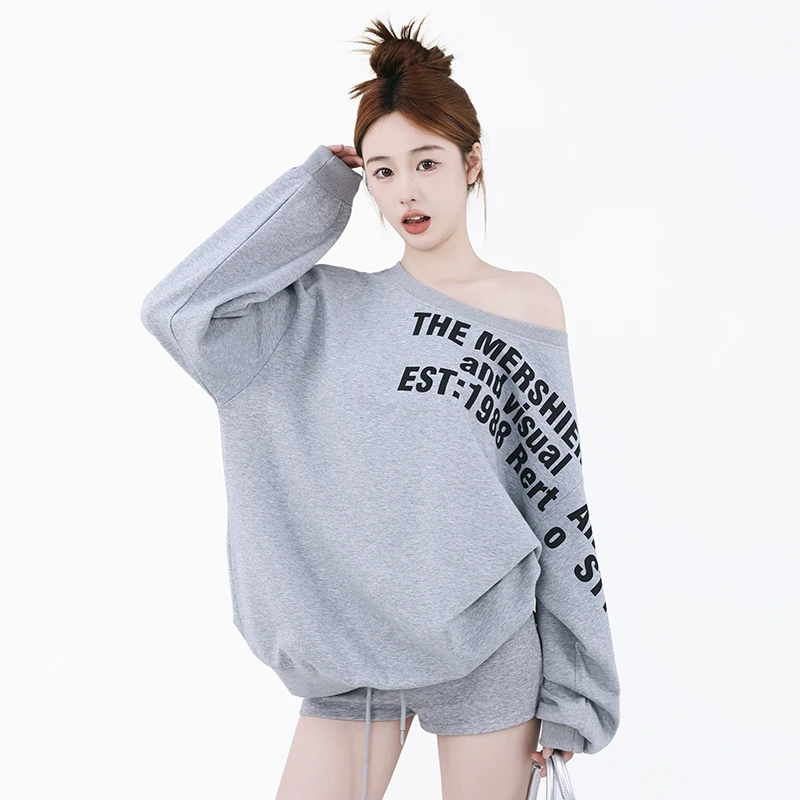 RJVO秋季新款辣妹斜肩长袖字母印花卫衣女时尚宽松显瘦露肩上衣