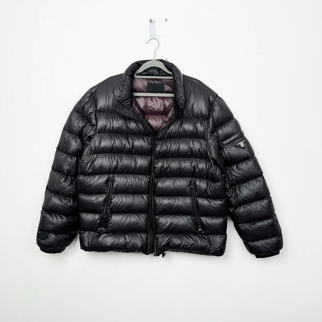 56码/Prada/普拉达 三角标羽绒服/98新/jm09830