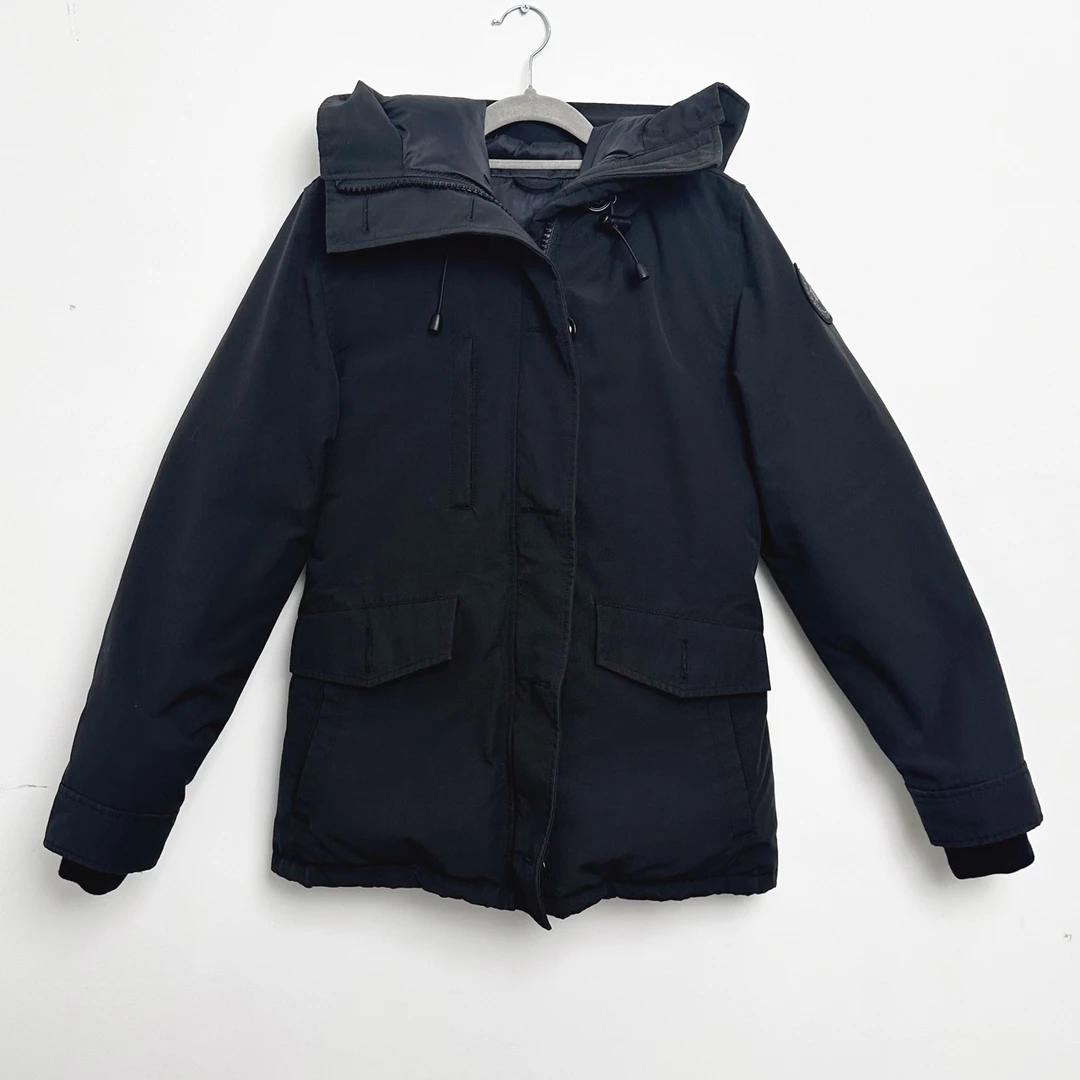 s码 加拿大鹅 黑色羽绒服 99新 lm073