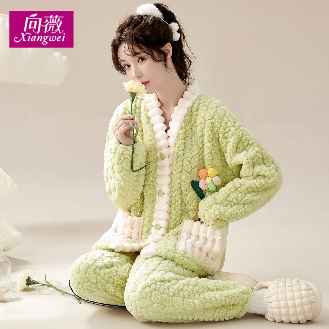 法兰绒睡衣女家居服珊瑚绒秋冬季V领大码甜美可爱可外穿套装