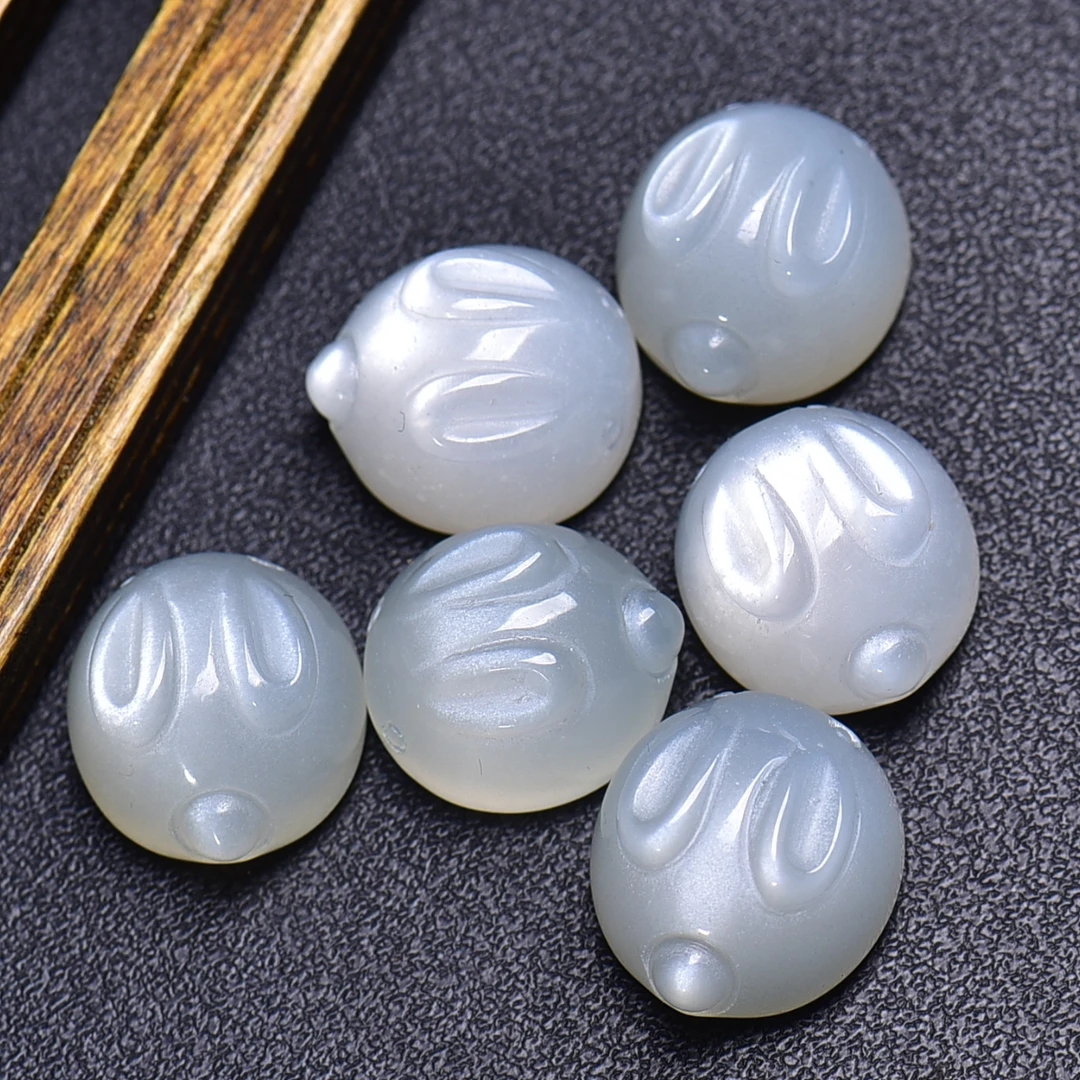 天然白月光趴趴兔串饰可爱萌宠百搭配饰DIY手链项链月光石配件