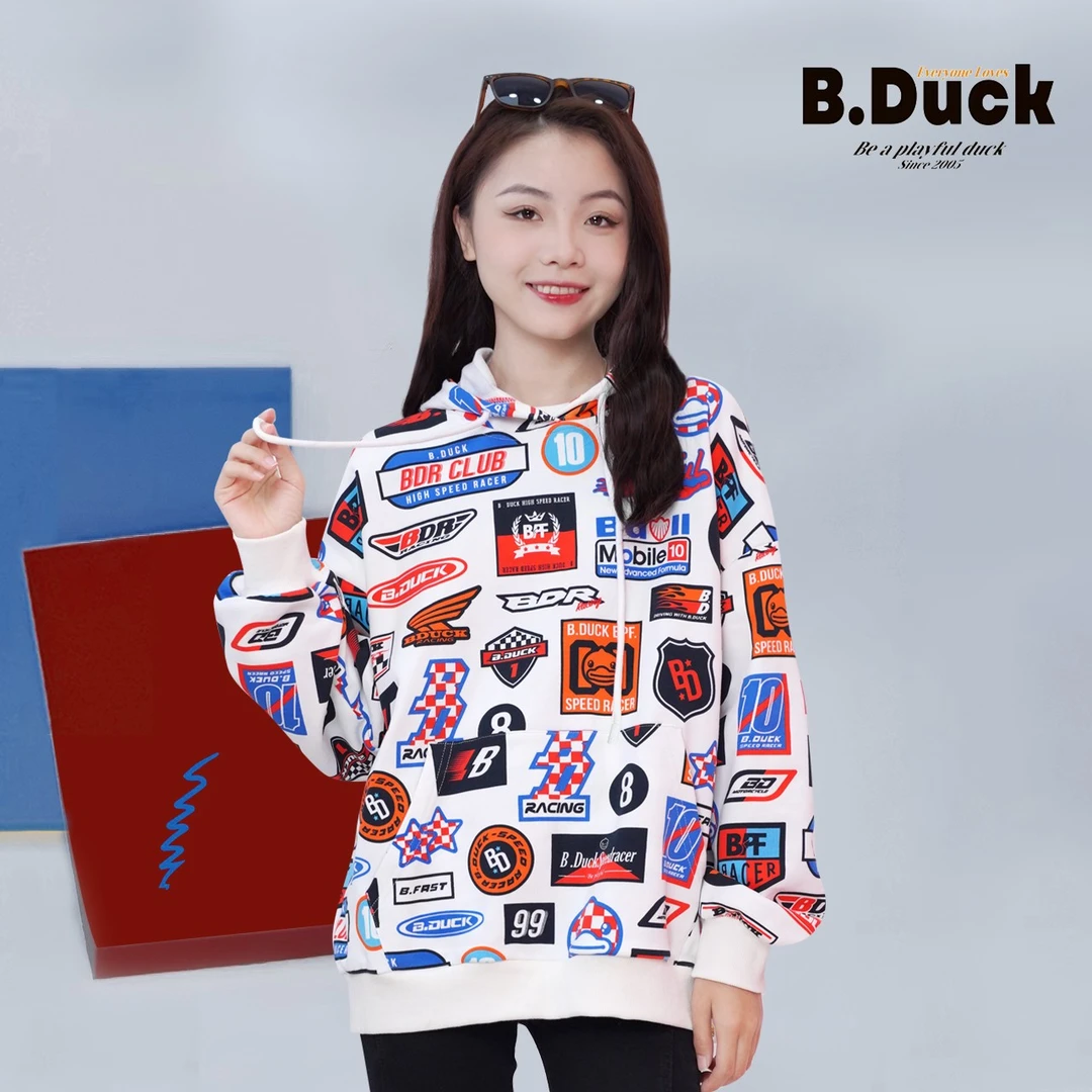 B.Duck小黄鸭女装2024春装新款白色赛车系列印花宽松连帽宽松卫衣