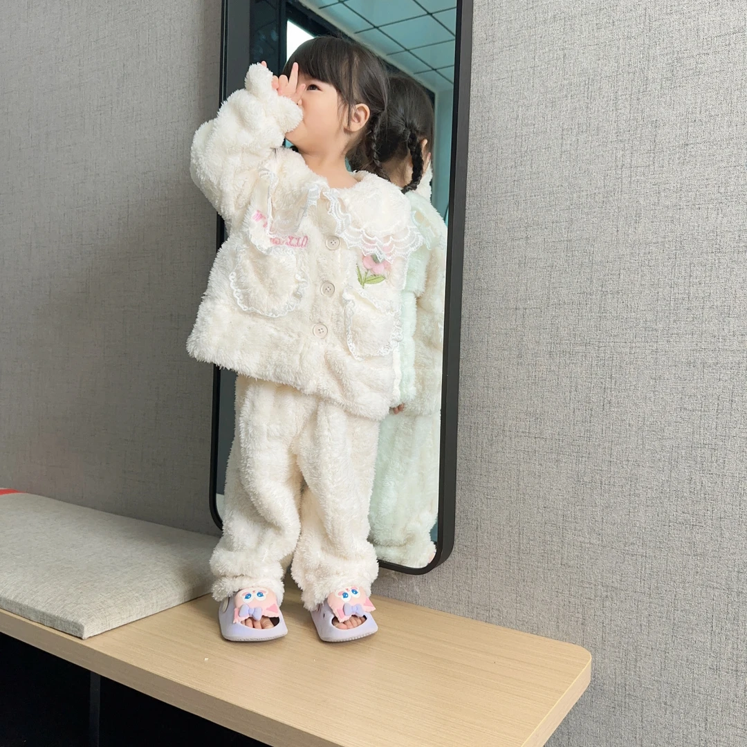 女童家居服秋冬款2023新款立体花朵毛毛绒睡衣小女孩时尚两件套潮