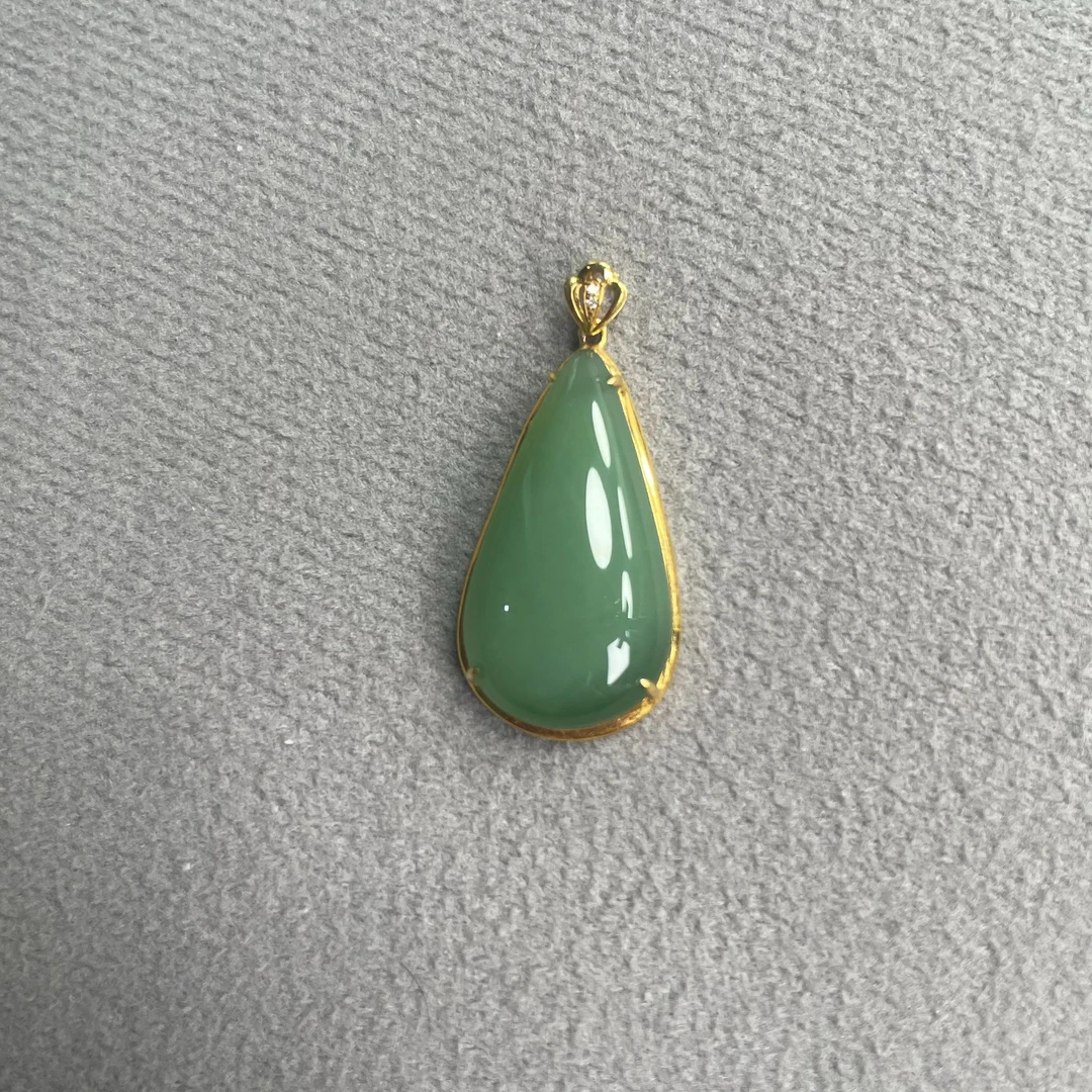 18k金镶嵌和田碧玉粉绿精品百搭水滴吊坠