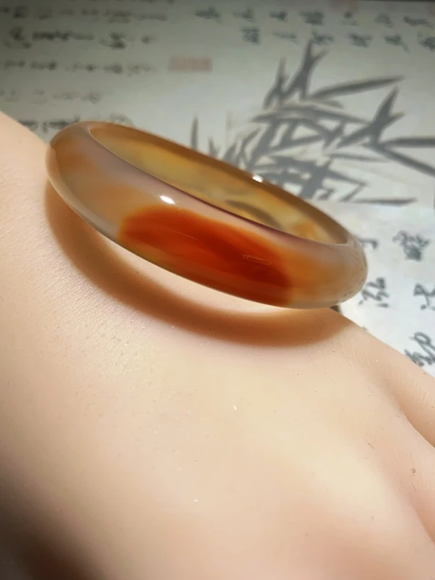 天然玛瑙手镯当头