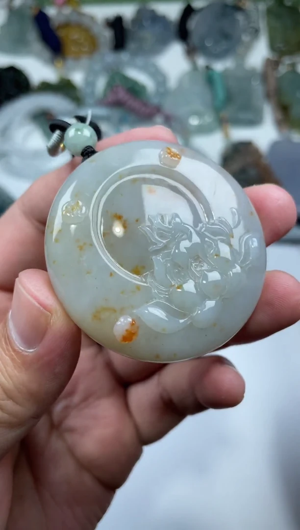 【闪购商品】翡翠颈饰未镶嵌一鹿有你