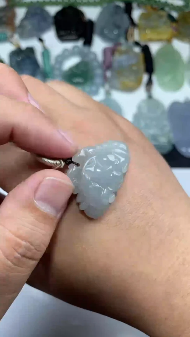 【闪购商品】翡翠颈饰未镶嵌螃蟹