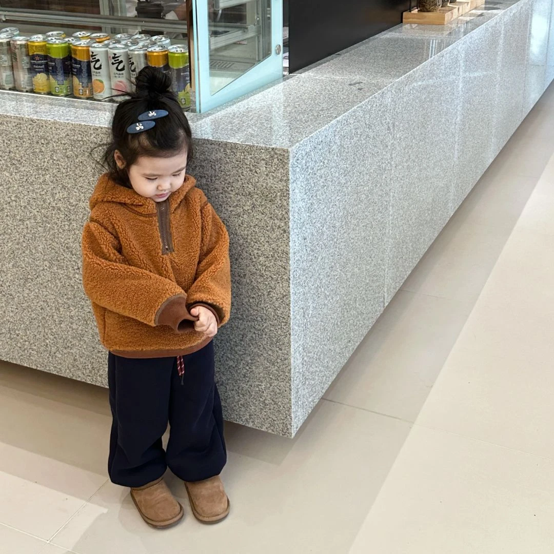 童装萌娃穿搭女童秋冬套装儿童棕色毛毛连帽卫衣外套加绒裤子