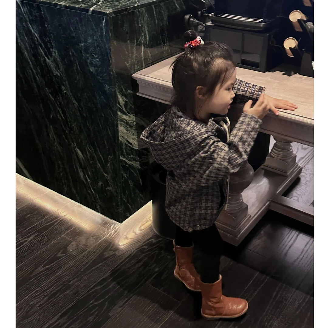 壹妈童装萌娃穿搭女童春秋外套洋气儿童千鸟格女宝宝加厚连帽卫衣