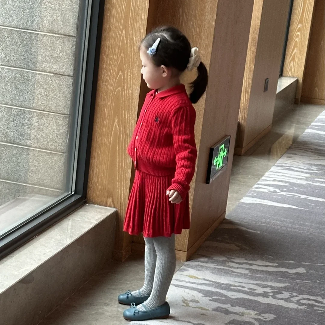 现货童装童萌娃过年服女童秋冬针织衫套装儿童洋气红色毛衣百褶裙