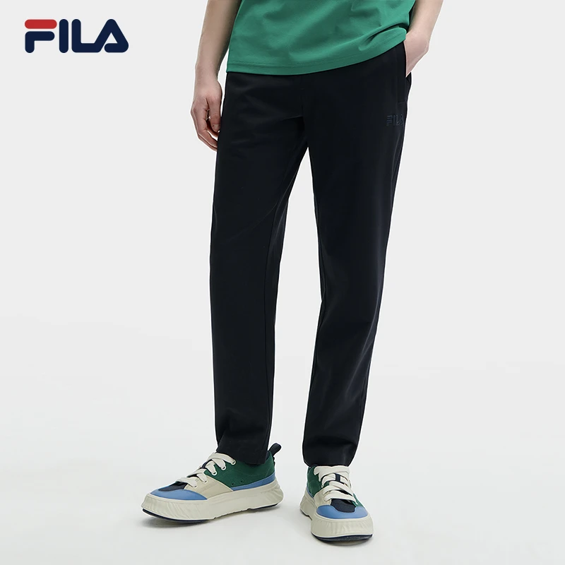 Fila/斐乐男士经典黑标夏季透气弹力舒适直筒运动裤 F11M428605F