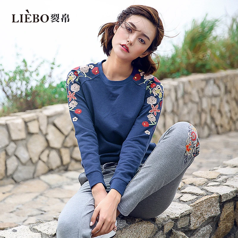 裂帛2024秋季新民族风时尚休闲刺绣插肩袖圆领套头卫衣51EO0206