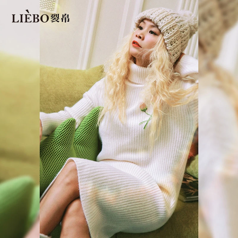 裂帛原创设计2023冬日氛围慵懒风花朵刺绣高领毛织连衣裙51AN0007