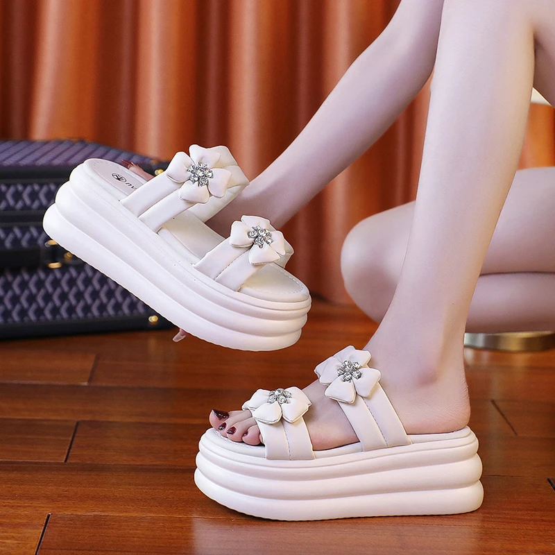 厚底凉拖鞋女夏外穿2025新款网红增高花朵一字拖爆款沙滩水钻凉鞋