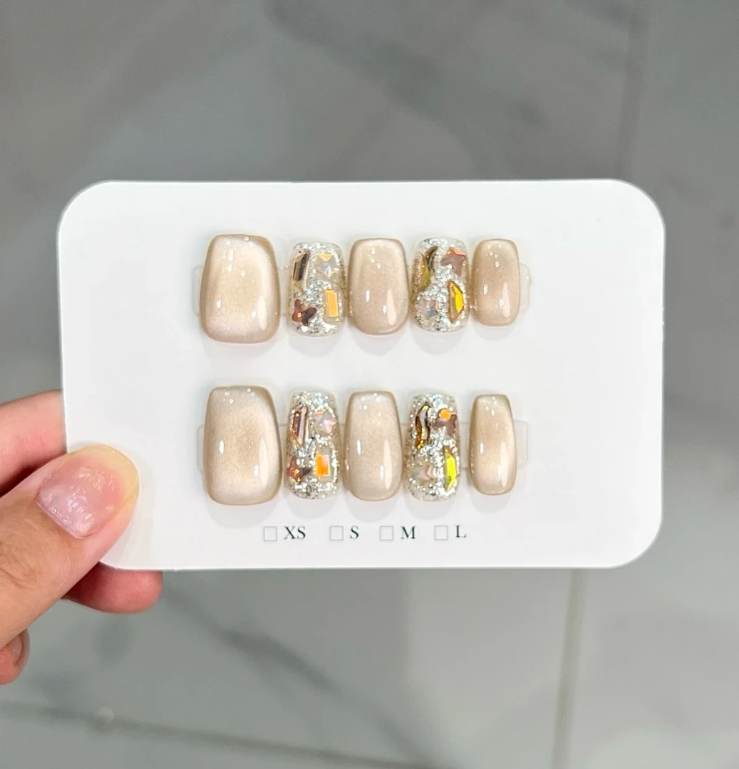 香槟碎碎手工穿戴香槟色猫眼美拉德色系钻玻璃珠猫眼可拆卸式指甲