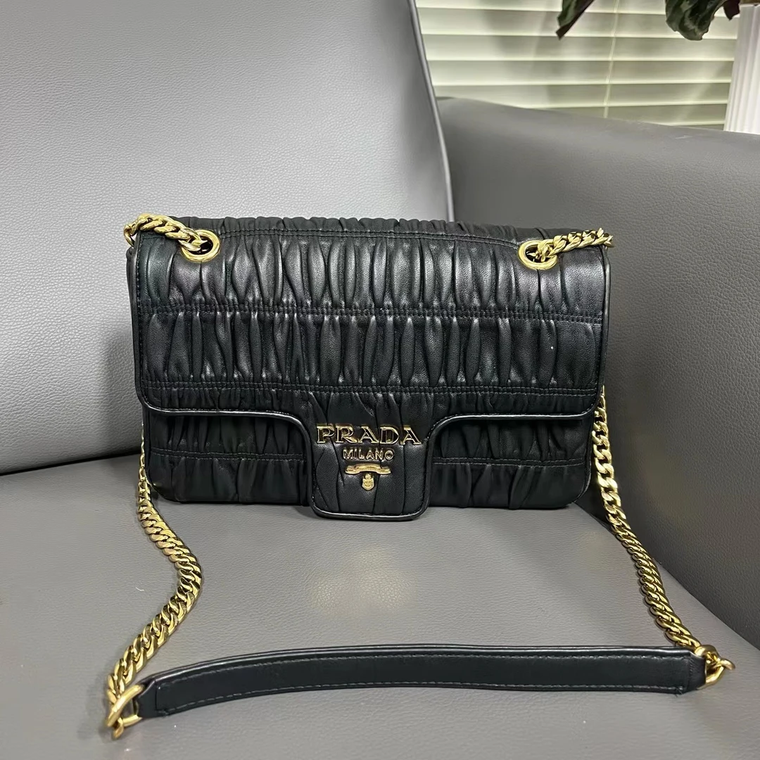 95新 Prada/普拉达 坤球奢选普拉达黑金褶皱链条包