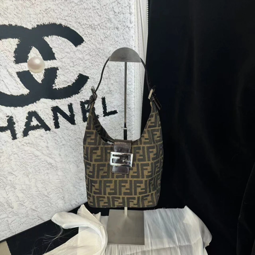 95新 FENDI/芬迪 坤球奢选  芬迪中古老花牛角包