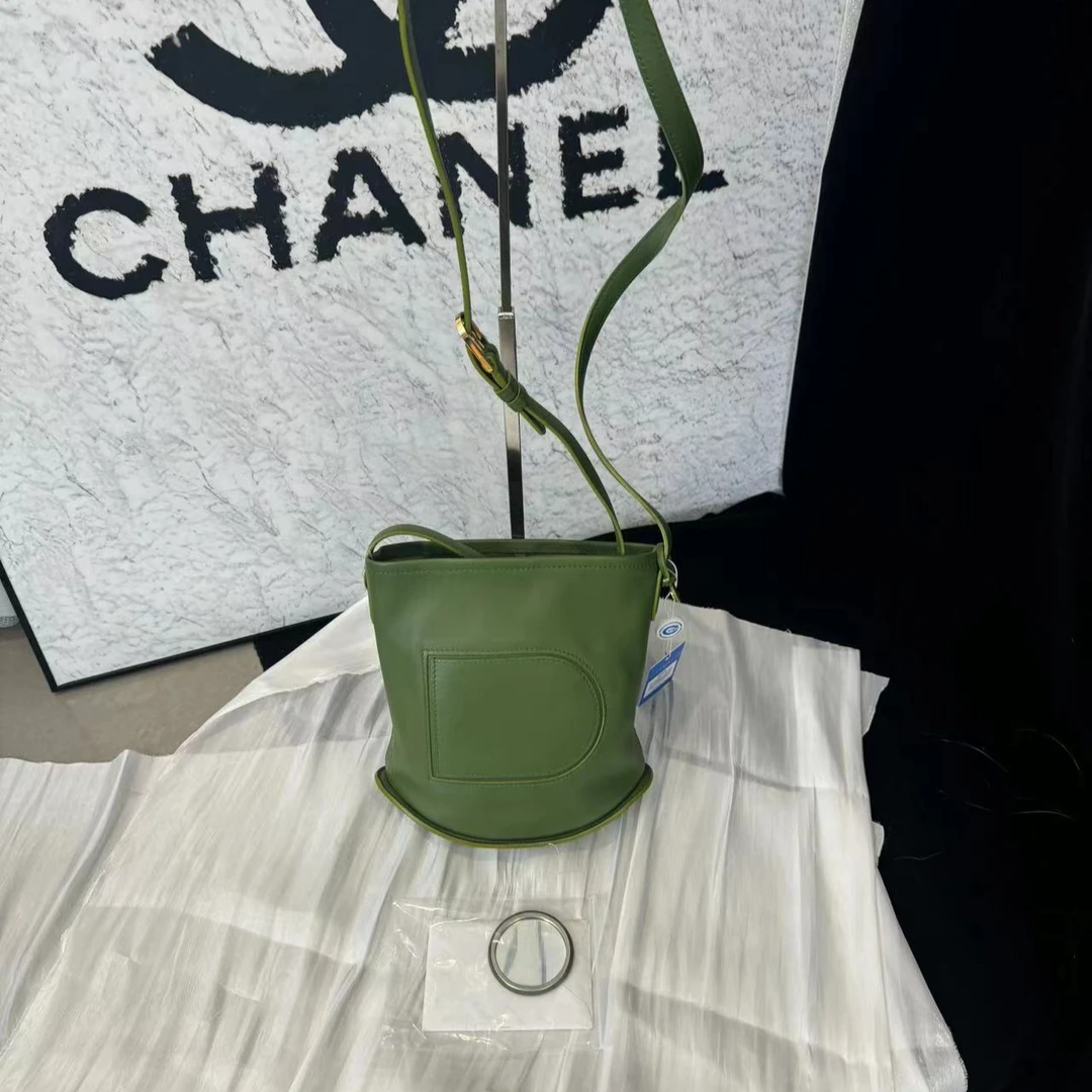 95新 Delvaux/德尔沃 坤球奢选 德尔沃水桶斜挎包