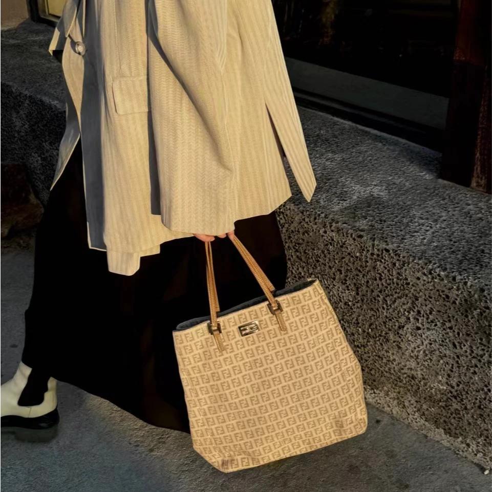95新 FENDI/芬迪 CS4132/米色老花tote/手提包