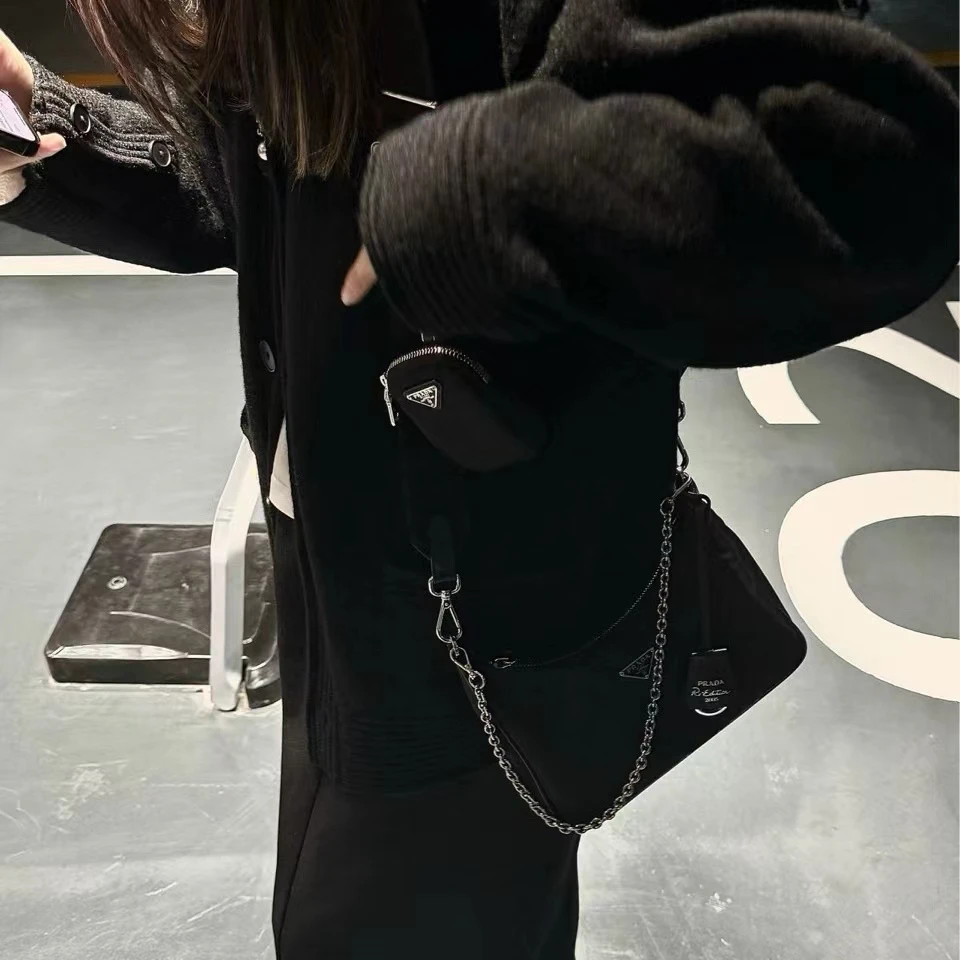 95新 Prada/普拉达 CS4744/黑银三合一/斜挎包