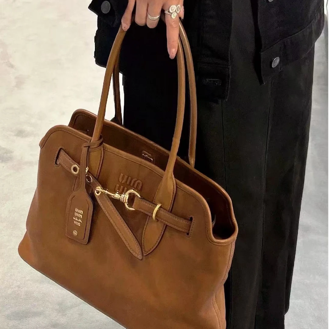 95新 MIU MIU/缪缪 坤球奢选缪缪aventure公文包