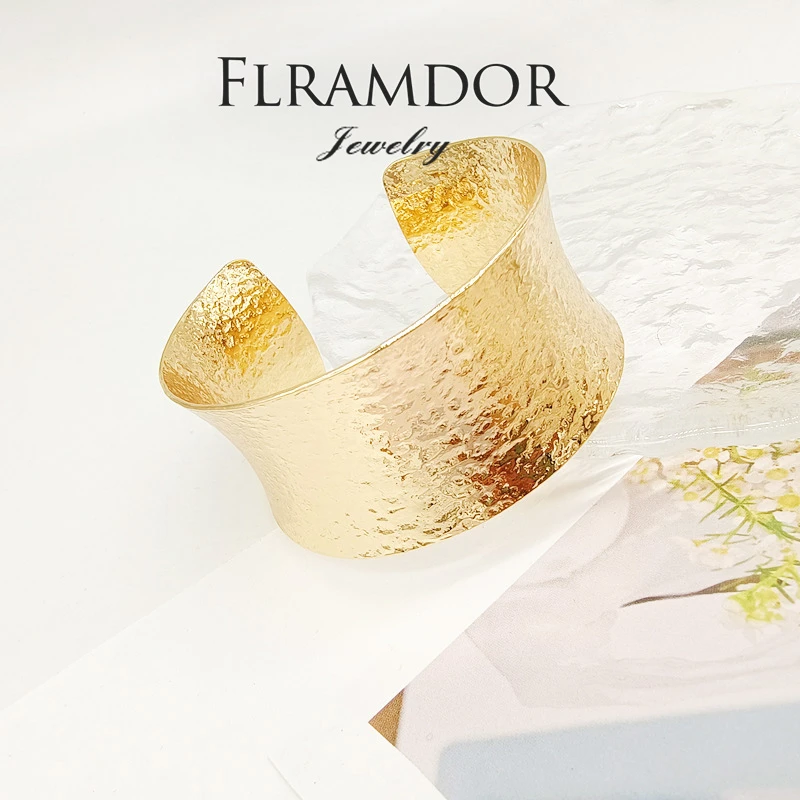 铜合金手镯 开口褶皱肌理宽边手镯金色轻奢时尚手环欧美宽边百搭