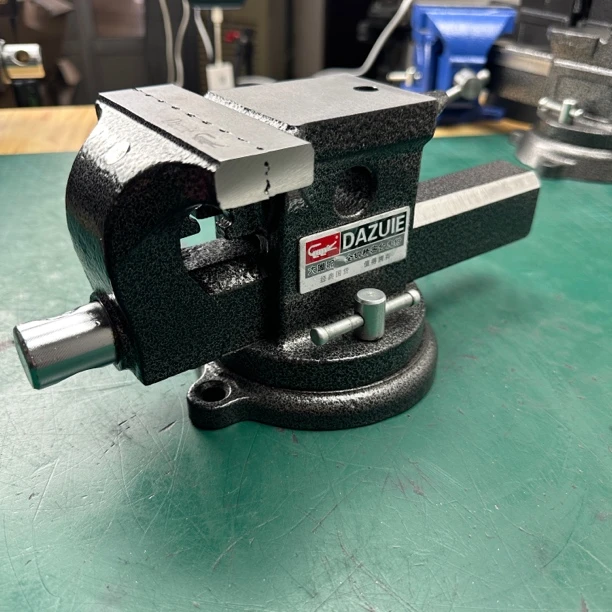 正品大嘴鄂全钢工业级四寸牛角重型台虎钳精密平口台钳夹具工作台