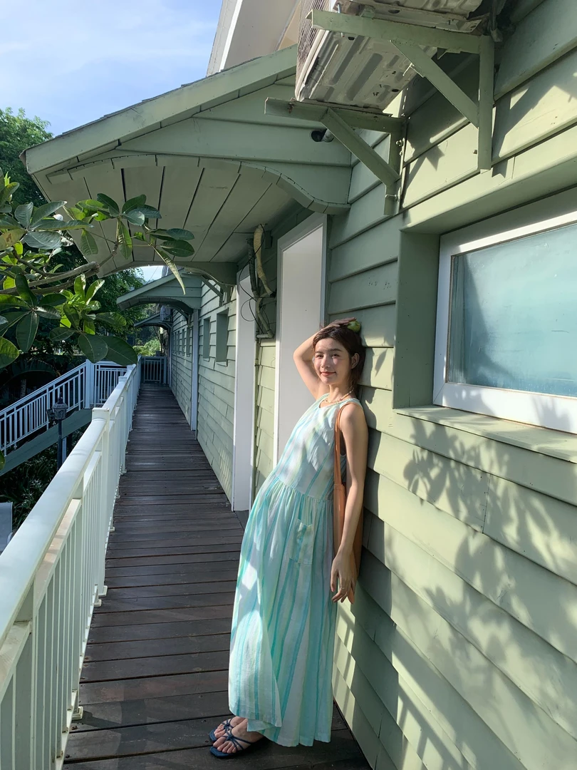 秋屿頔moment 自制 夏季法式复古彩色条纹无袖连衣裙