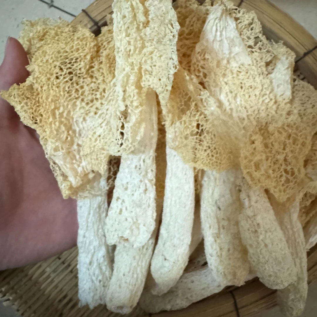 农户现收山货  竹荪