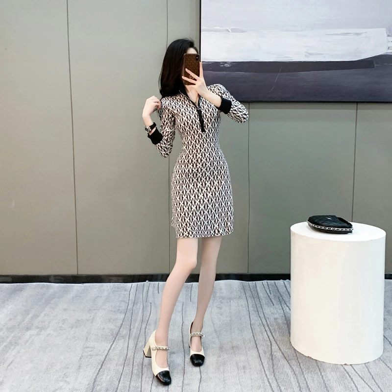 小香风撞色提花拉链立领针织连衣裙女秋冬季新款法式打底毛衣裙子