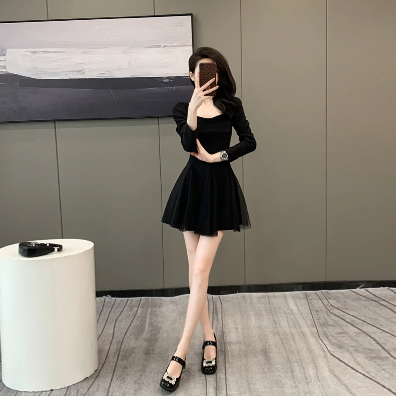 高级感方领连衣裙女春秋冬季新款小个子赫本风内搭收腰显瘦小黑裙