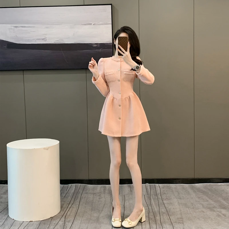 优雅粉色连衣裙女长袖纽扣装饰舒适面料连衣裙显瘦气质秋冬季法式