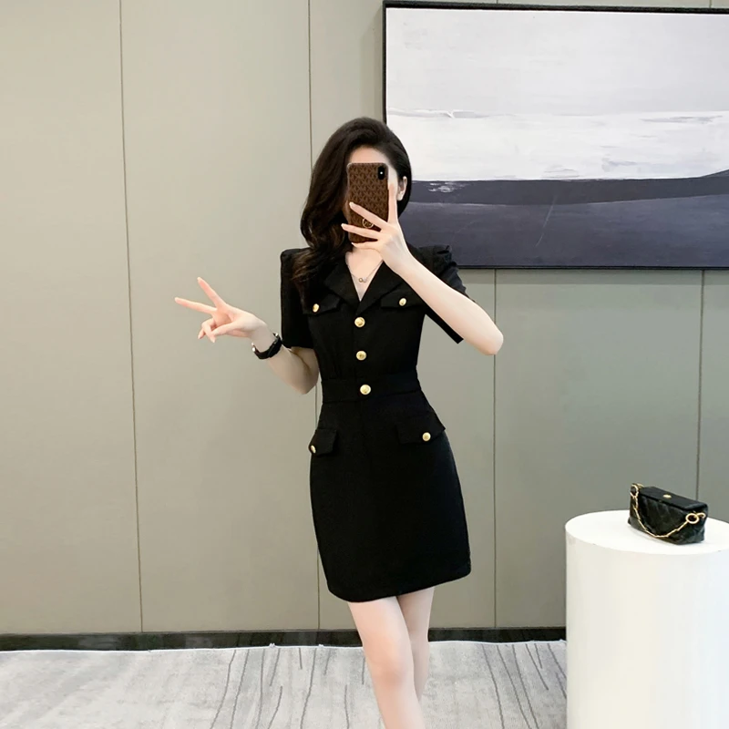 法式设计感单排扣收腰显瘦西装领短袖连衣裙夏季新款赫本风小黑裙
