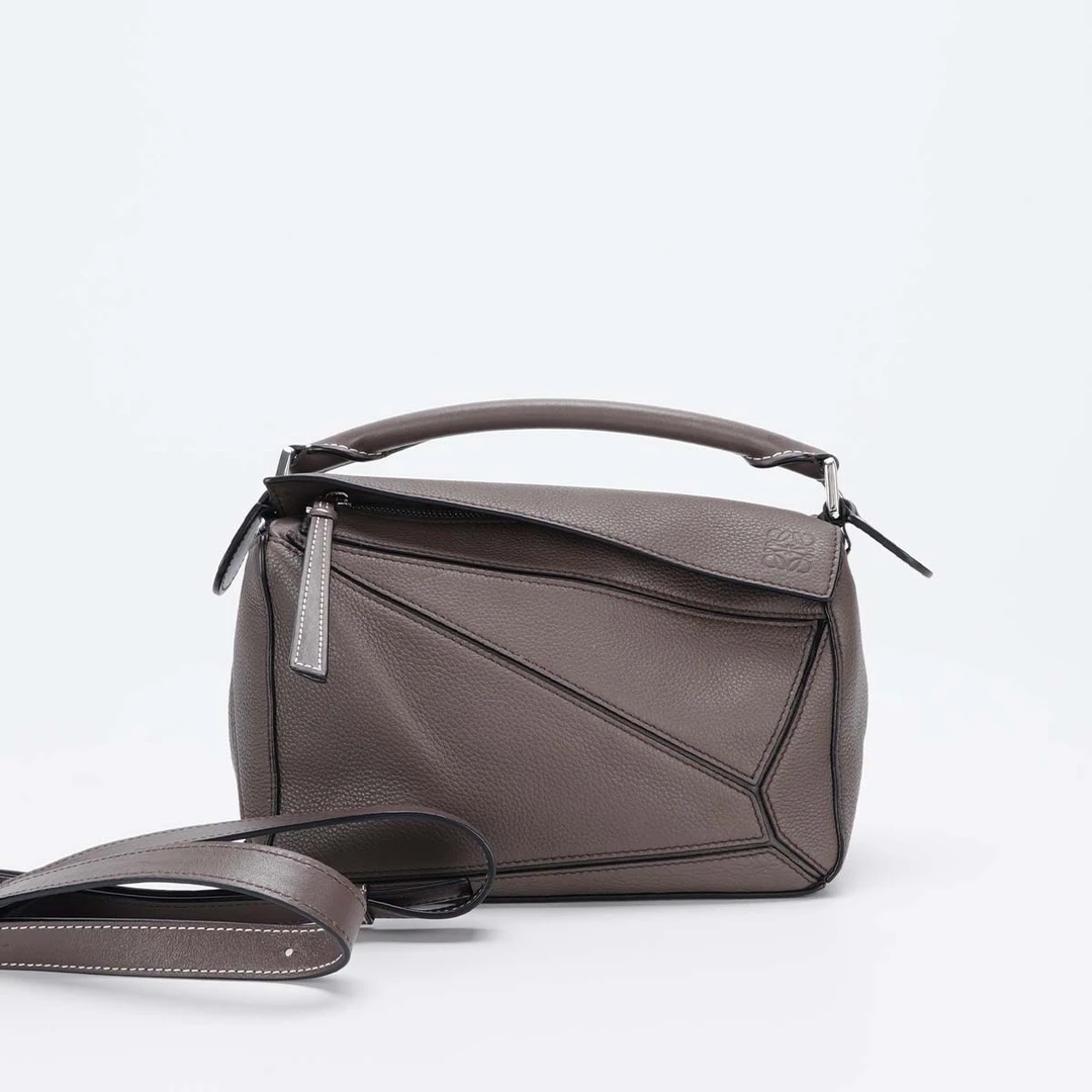 95新 LOEWE/罗意威 puzzle几何包小号灰/BGB900530002