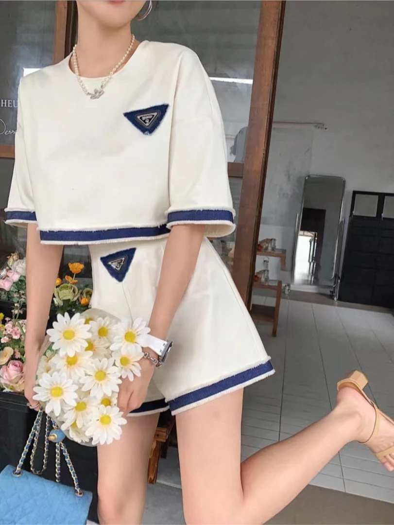 Prada 普拉达 白色牛仔短款上衣36码 99新 001905