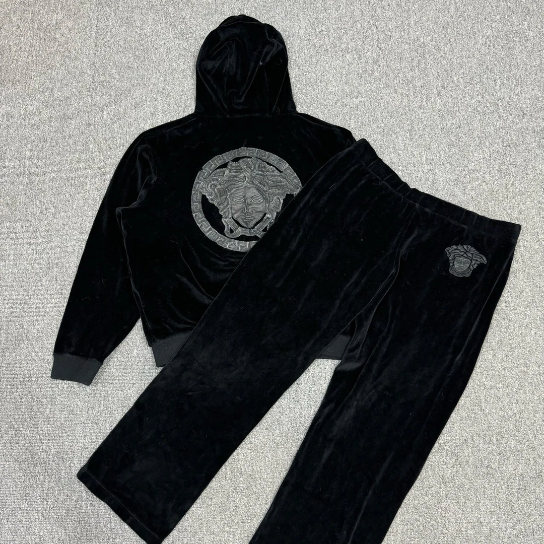 Versace范思哲 黑色丝绒美杜莎人像 套装XL码99新 9451909