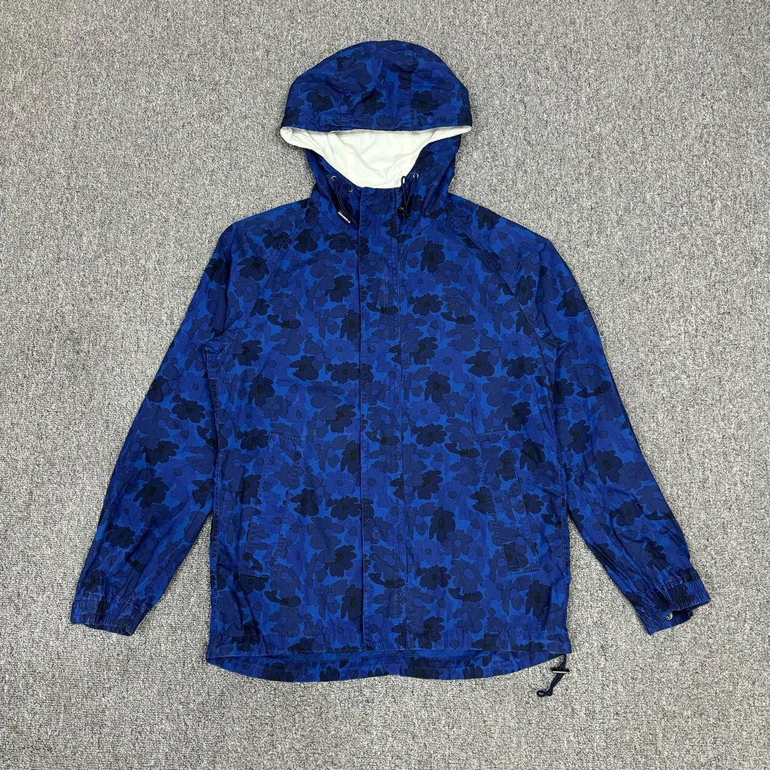 Burberry巴宝莉 蓝色花卉战马刺绣logo拉链外套 L码95新 10500961