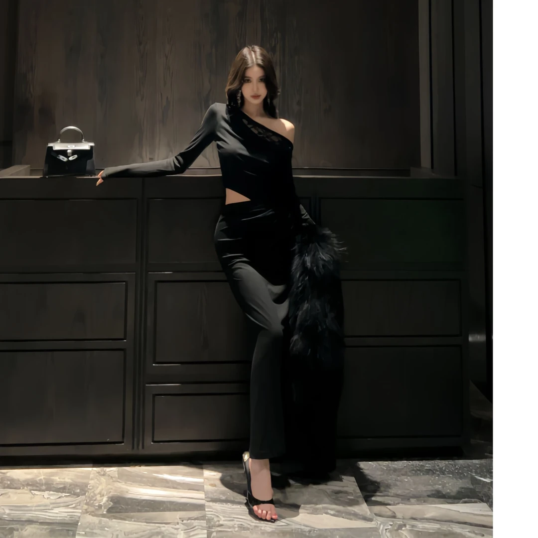 法式御姐斜肩长袖连衣裙秋冬性感气质不规则网纱镂空修身内搭长裙