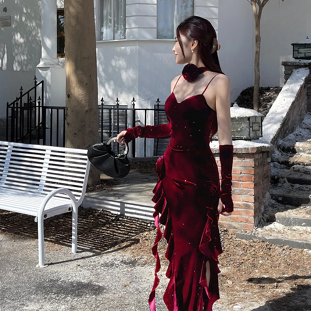 不规则吊带连衣裙女御姐气质秋冬内搭酒红色礼服氛围感开叉长裙