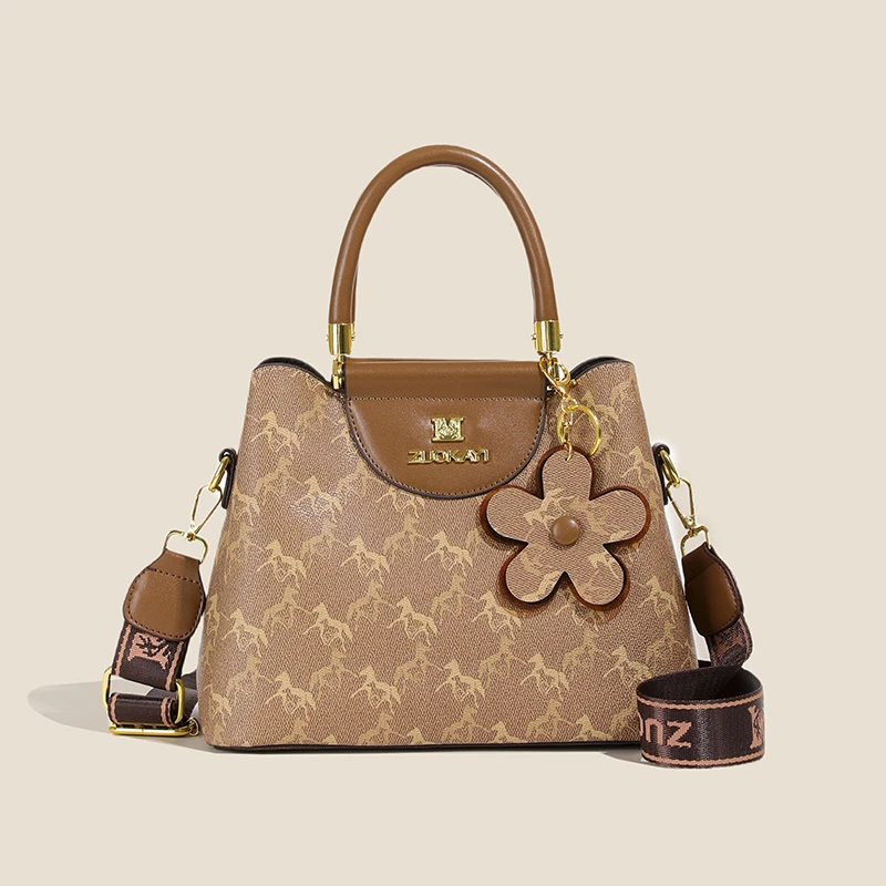 通勤大容量包包女2024新款春夏手提小包今年流行单肩斜挎宽带女包