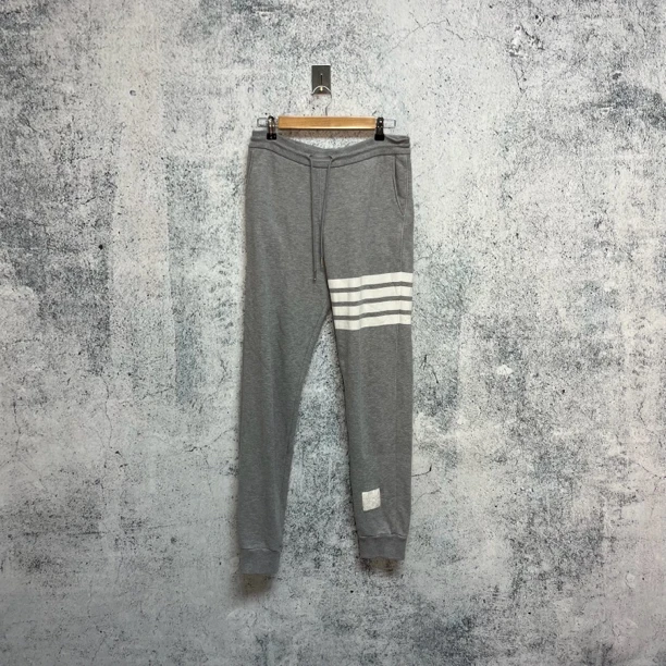 【98新】Thom Browne/tb 灰色四条纹经典运动卫裤/公价7500/1369