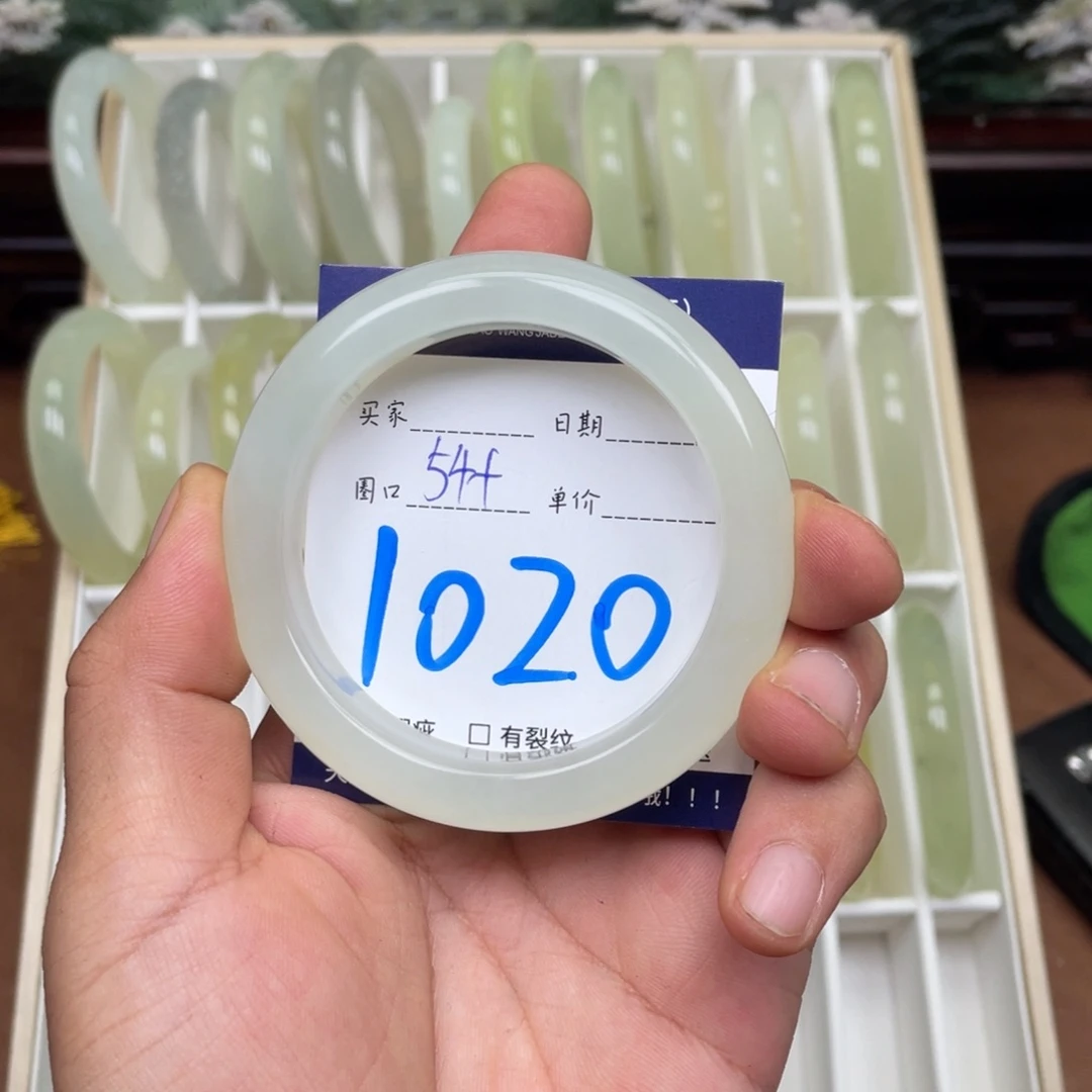 岫玉手镯手镯未镶嵌