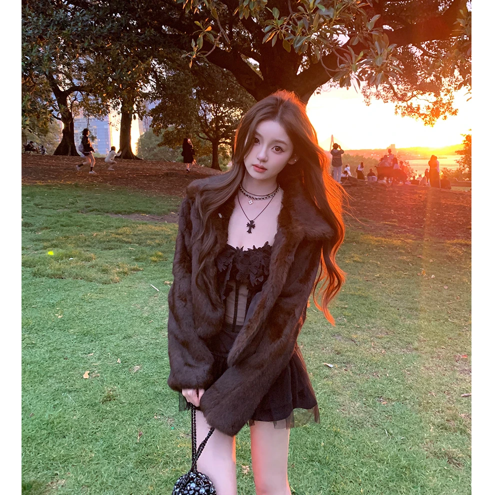 【巴黎初雪】辣妹纯欲设计感立体花朵套装上衣女2025年新款显瘦半裙