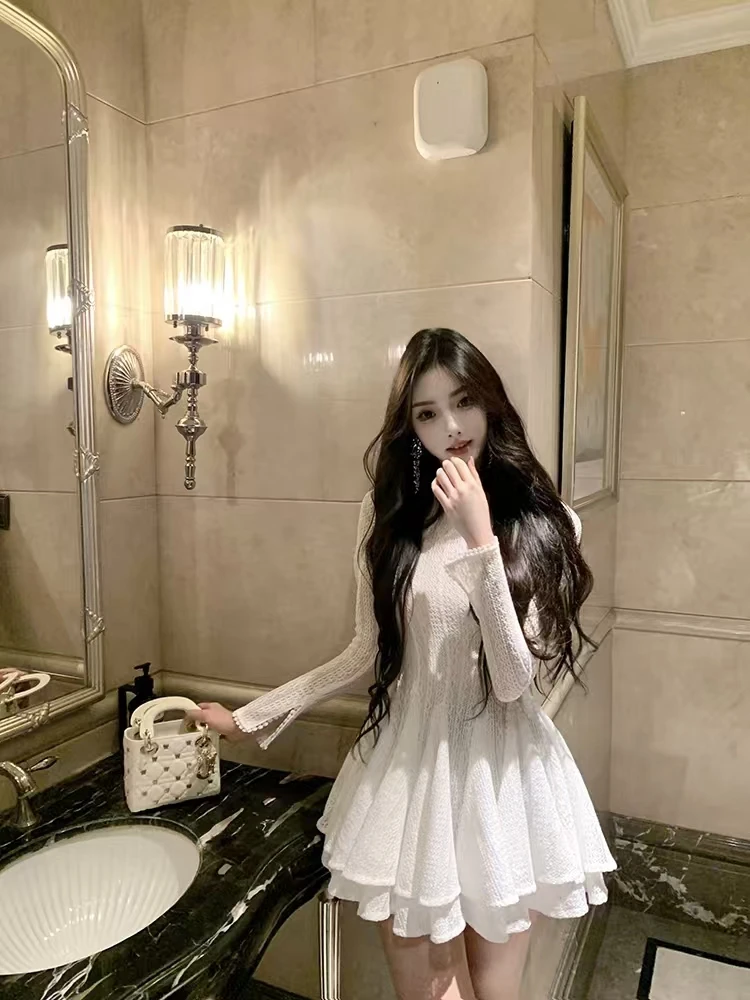 纯欲辣妹气质圆领长袖连衣裙女秋冬新款设计感修身显瘦公主蓬蓬裙