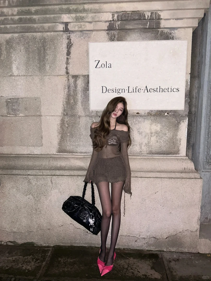 一字肩针织衫女秋冬新款复古镂空修身慵懒风长袖破洞毛衣显瘦短裤