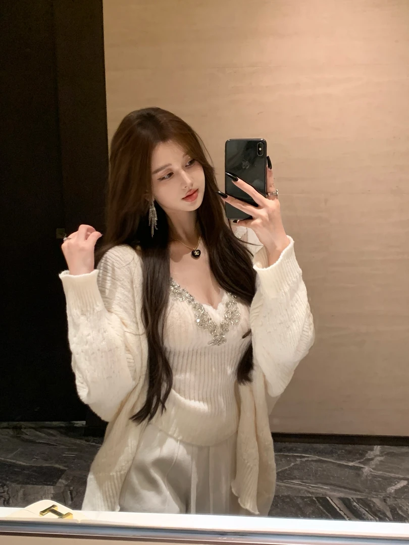 氛围感镶钻性感内搭吊带针织衫2024秋冬新款显瘦开衫上衣两件套装